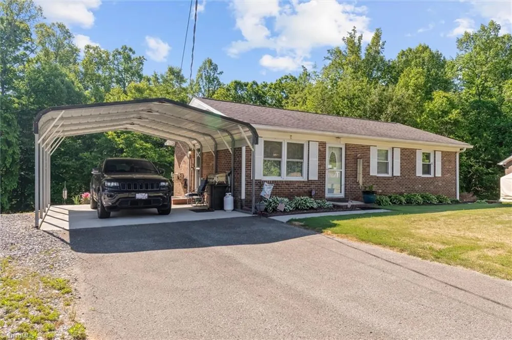 224 Delaware Avenue Mount Airy, NC 27030
