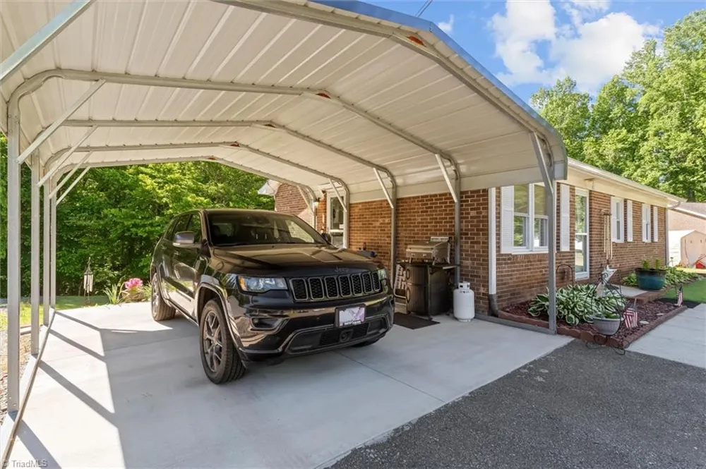224 Delaware Avenue Mount Airy, NC 27030