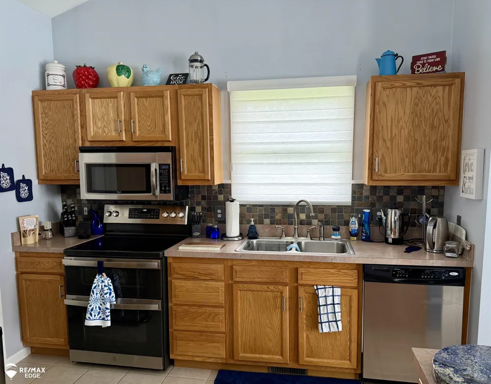 2131 Carriage Hill Circle Lapeer City, MI 48446