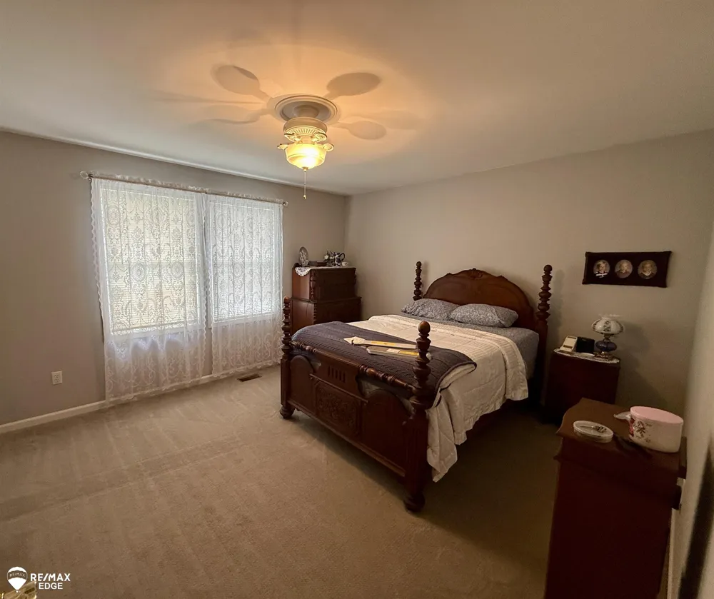 2131 Carriage Hill Circle Lapeer City, MI 48446