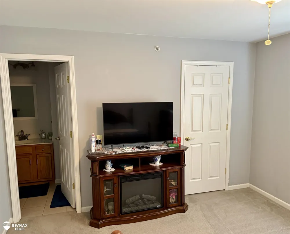 2131 Carriage Hill Circle Lapeer City, MI 48446