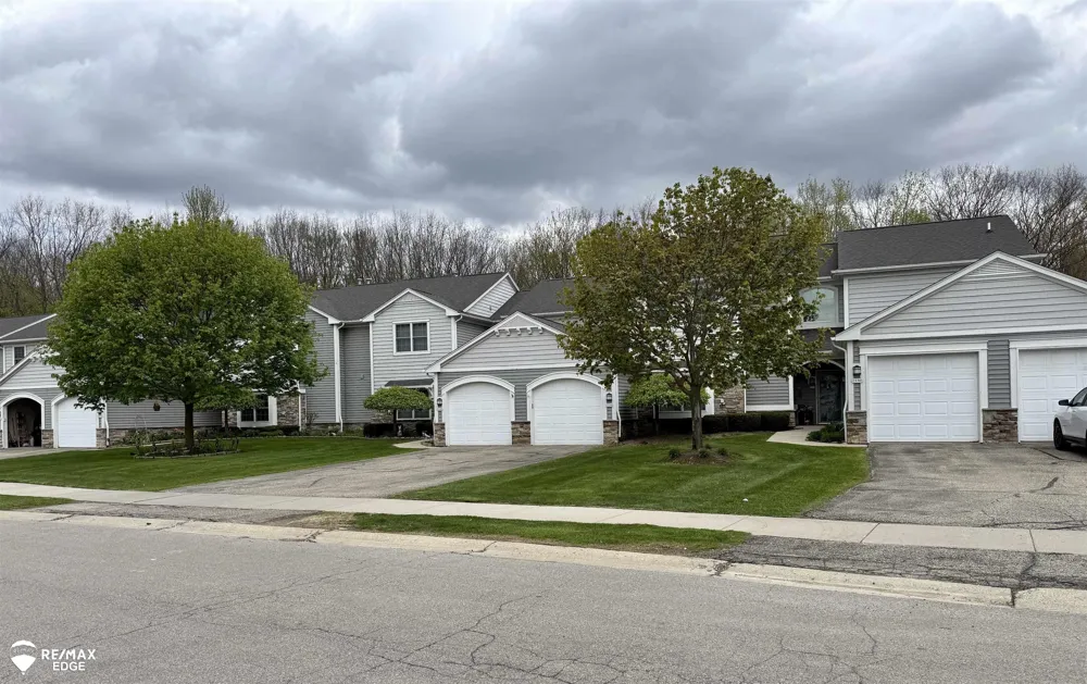 2131 Carriage Hill Circle Lapeer City, MI 48446