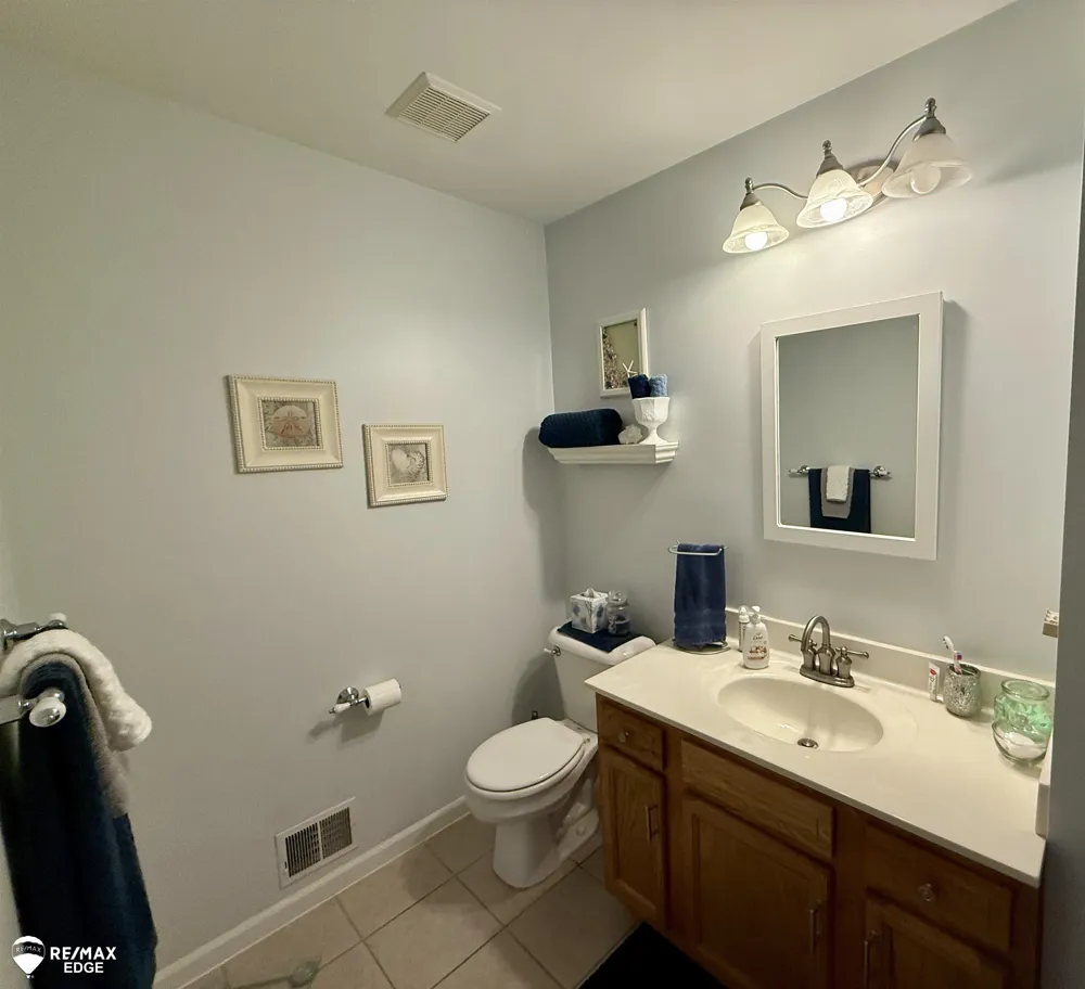 2131 Carriage Hill Circle Lapeer City, MI 48446