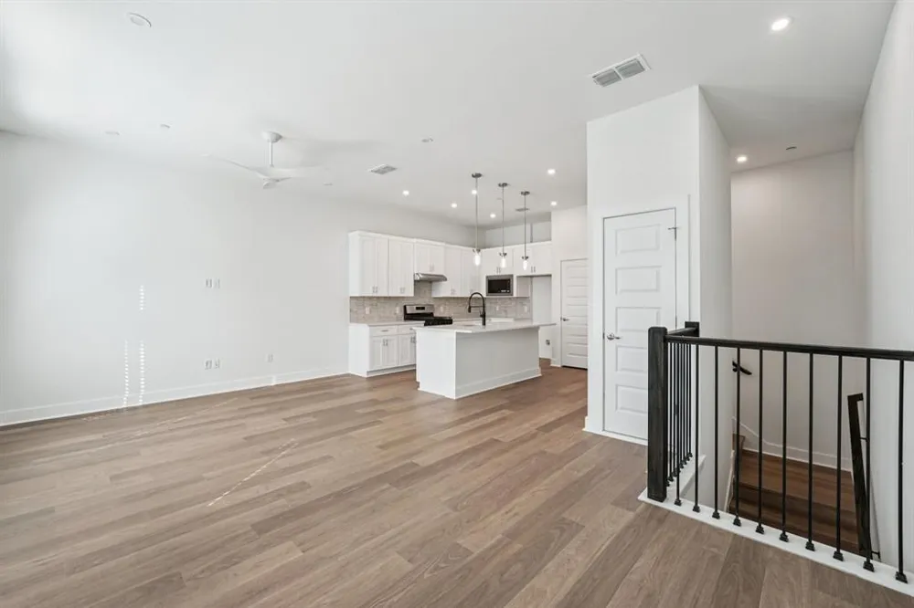200 W 56th Street #8101 Austin, TX 78751