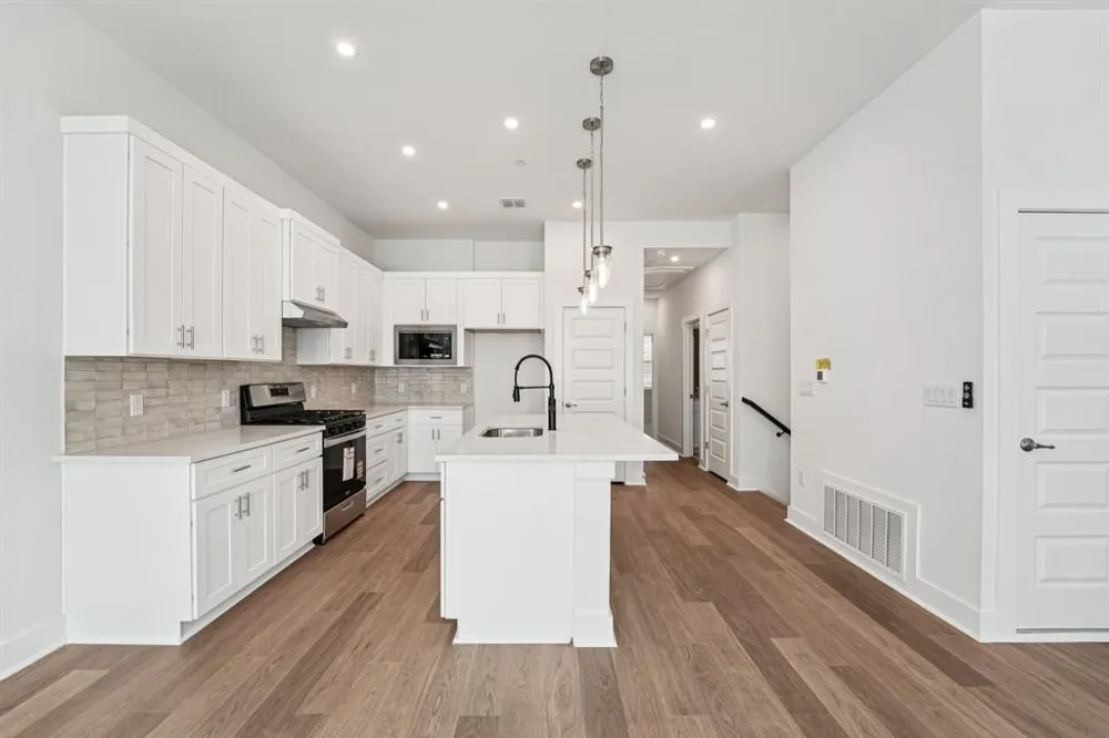 200 W 56th Street #8101 Austin, TX 78751