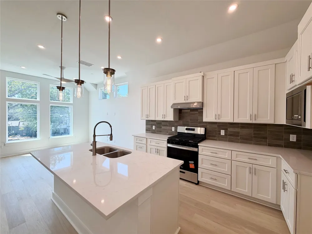 200 W 56th Street #8101 Austin, TX 78751