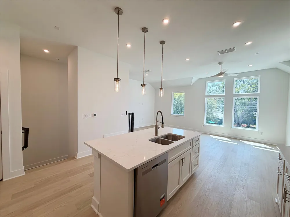 200 W 56th Street #8101 Austin, TX 78751
