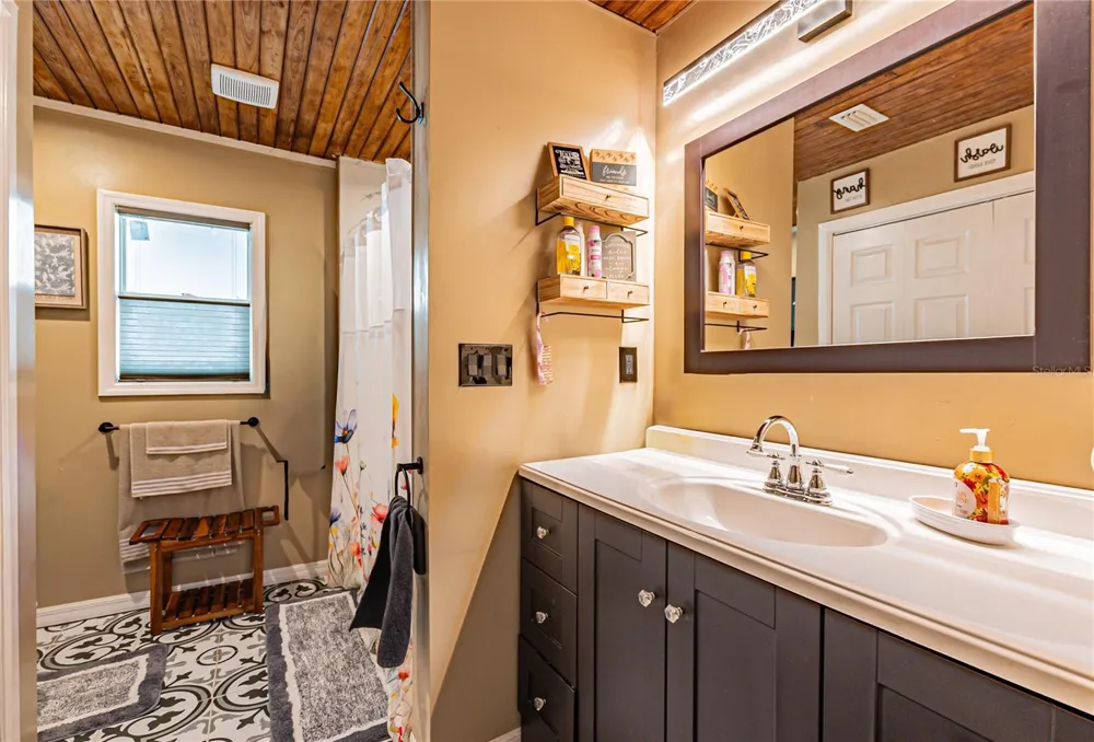 5233 HILL DRIVE Zephyrhills, FL 33542