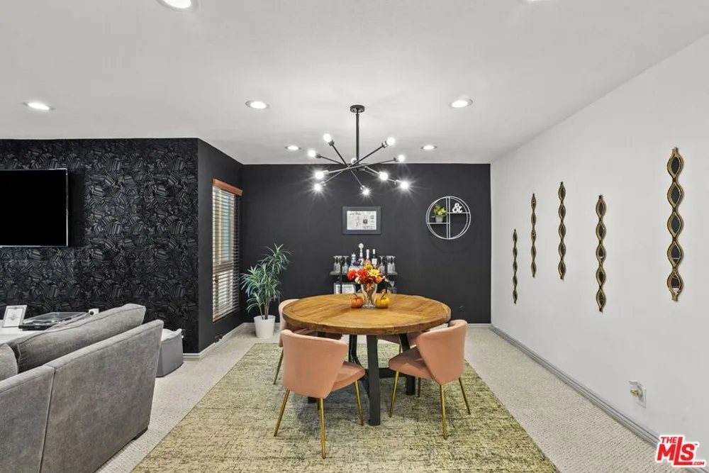 6752 Hillpark Drive #202 Los Angeles, CA 90068