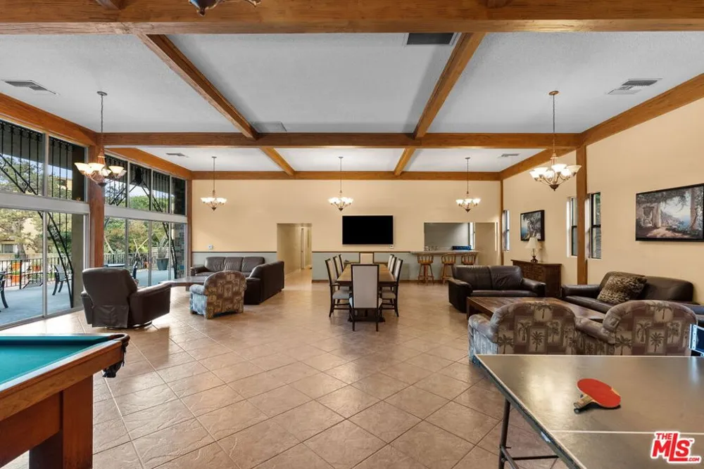 6752 Hillpark Drive #202 Los Angeles, CA 90068