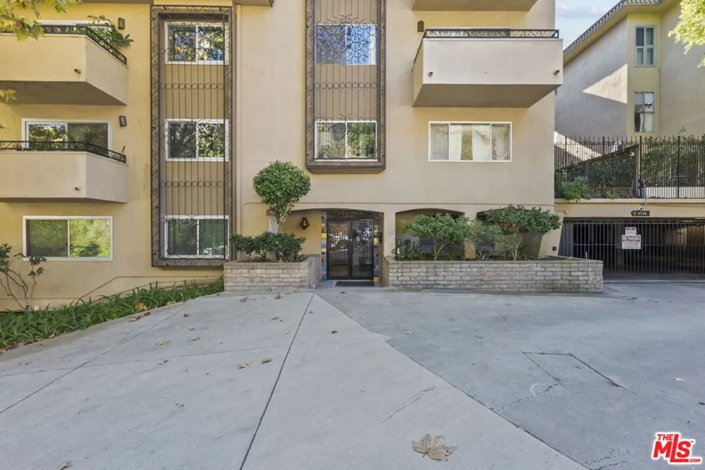6752 Hillpark Drive #202 Los Angeles, CA 90068