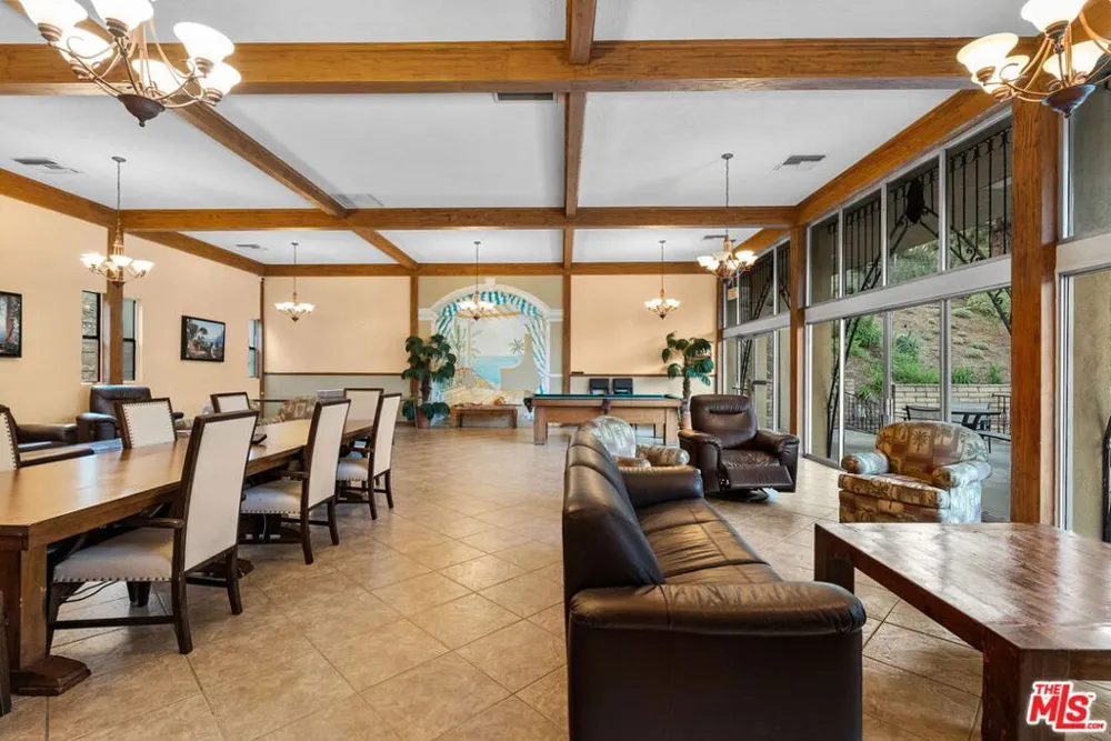 6752 Hillpark Drive #202 Los Angeles, CA 90068