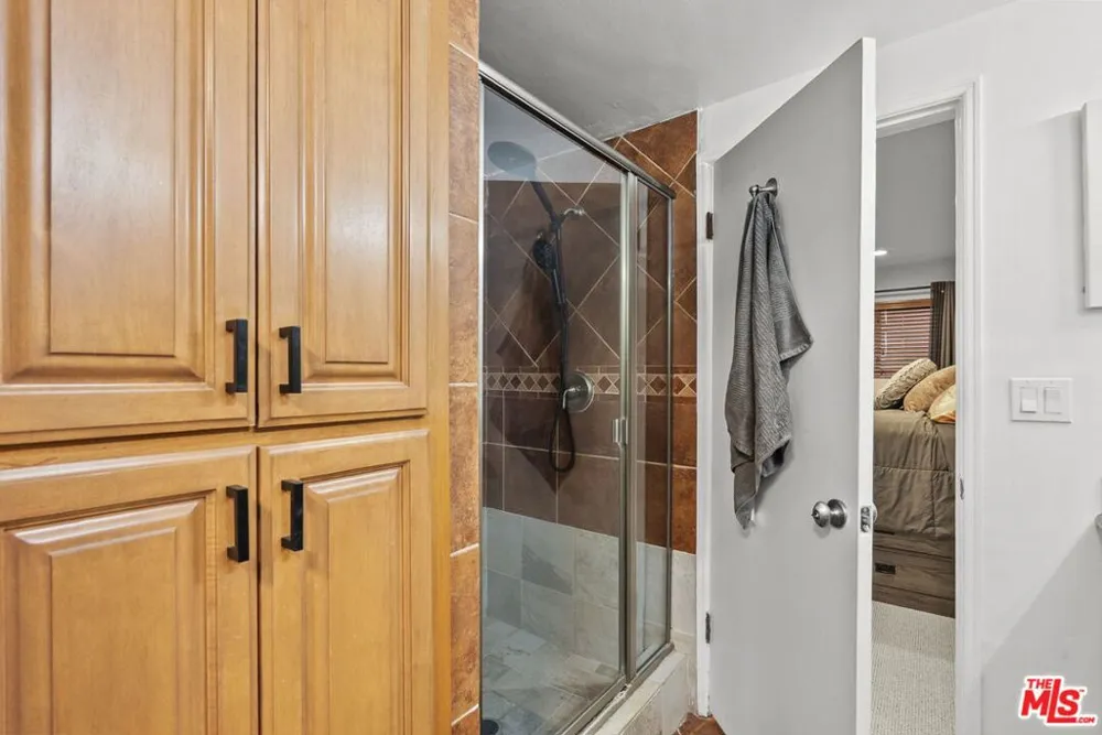 6752 Hillpark Drive #202 Los Angeles, CA 90068