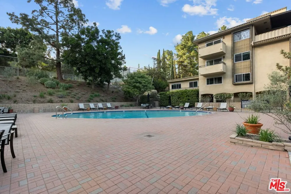 6752 Hillpark Drive #202 Los Angeles, CA 90068