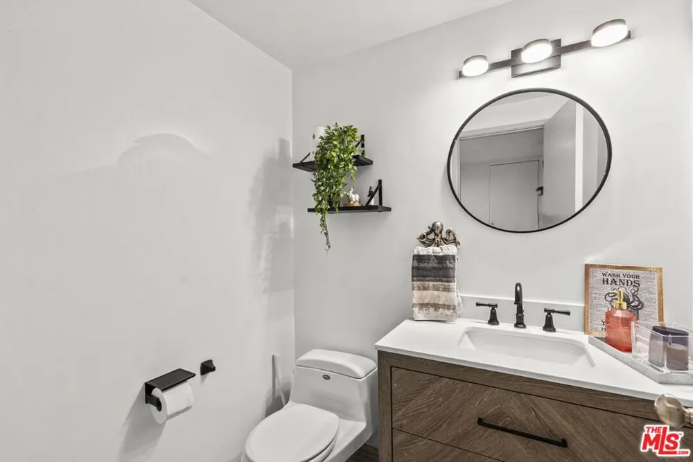 6752 Hillpark Drive #202 Los Angeles, CA 90068