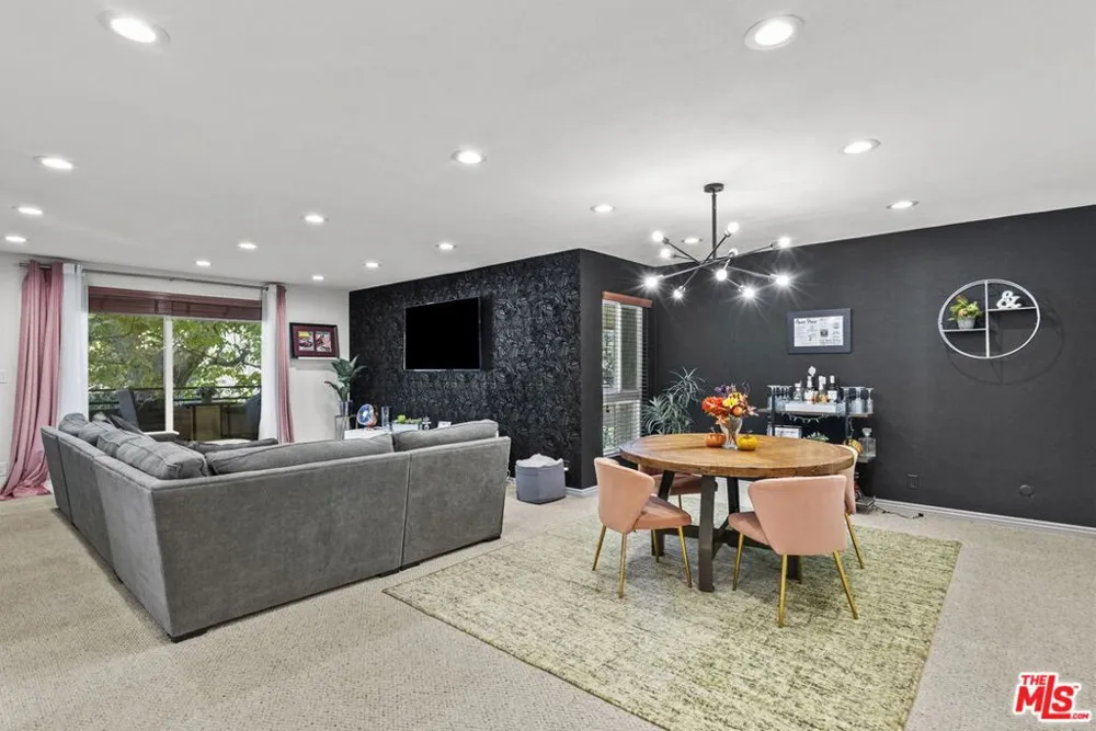 6752 Hillpark Drive #202 Los Angeles, CA 90068
