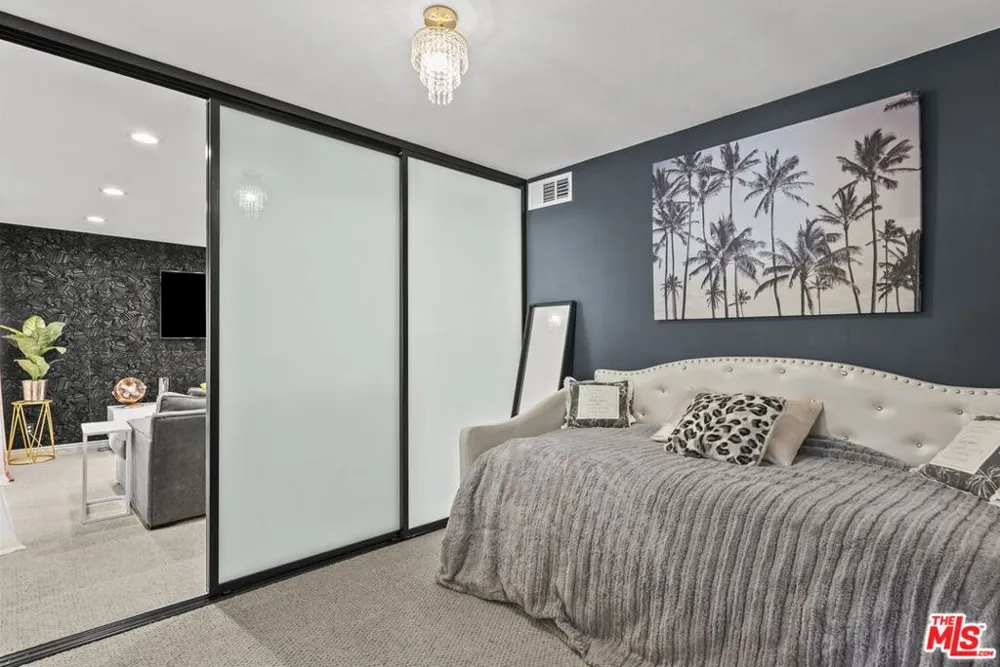 6752 Hillpark Drive #202 Los Angeles, CA 90068