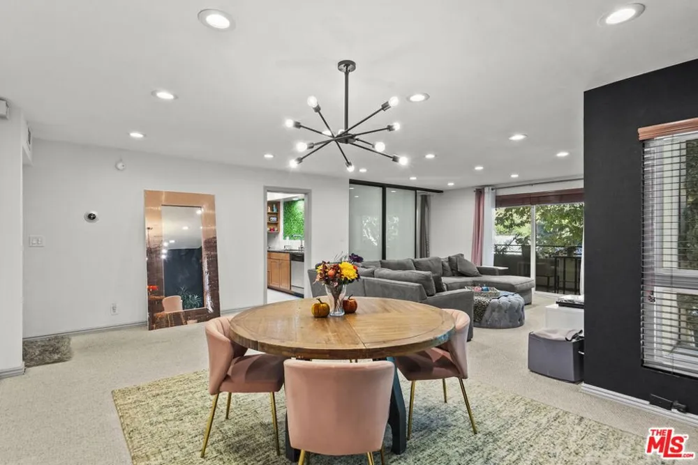 6752 Hillpark Drive #202 Los Angeles, CA 90068