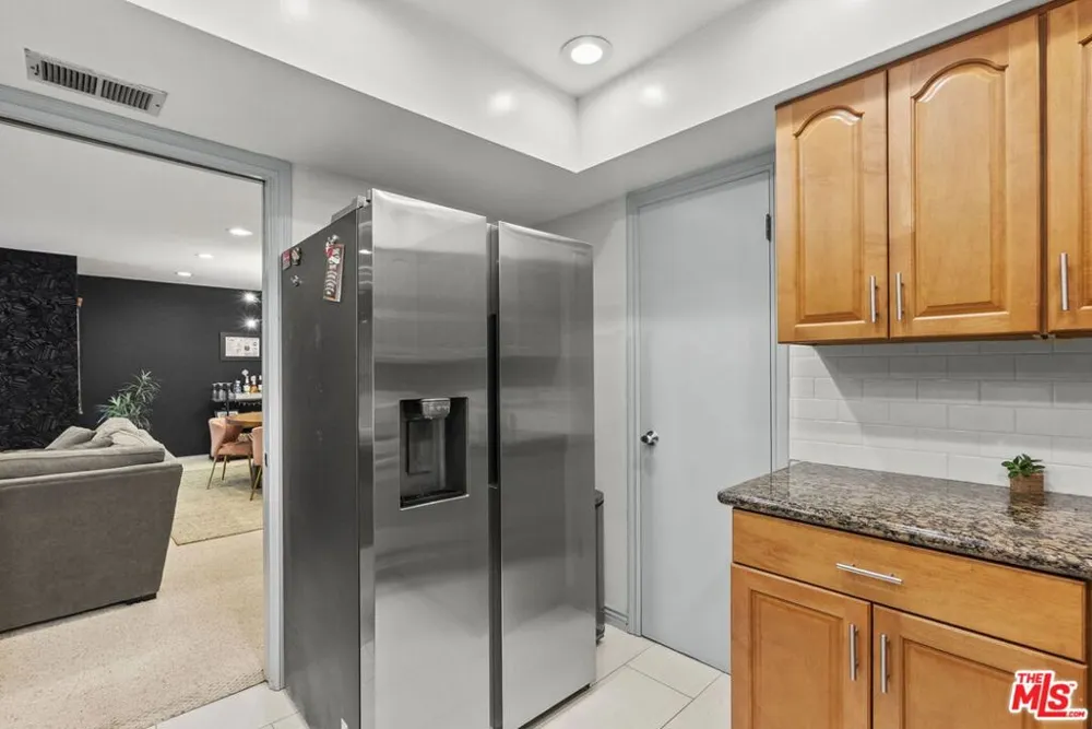 6752 Hillpark Drive #202 Los Angeles, CA 90068