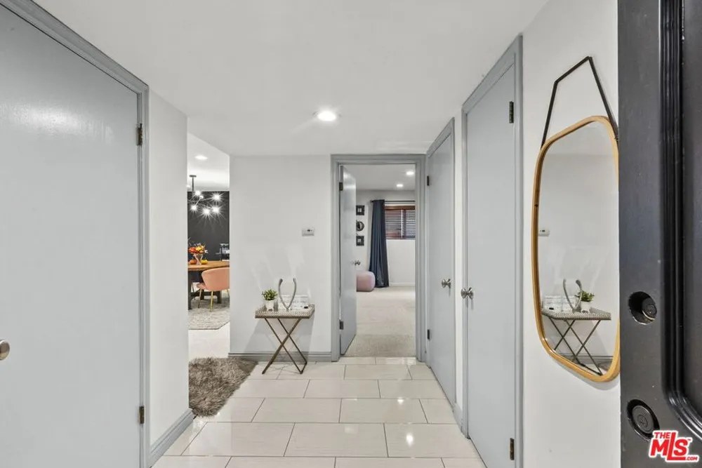 6752 Hillpark Drive #202 Los Angeles, CA 90068