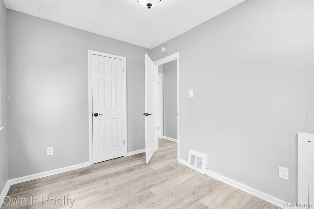 26010 Yale Street Inkster City, MI 48141