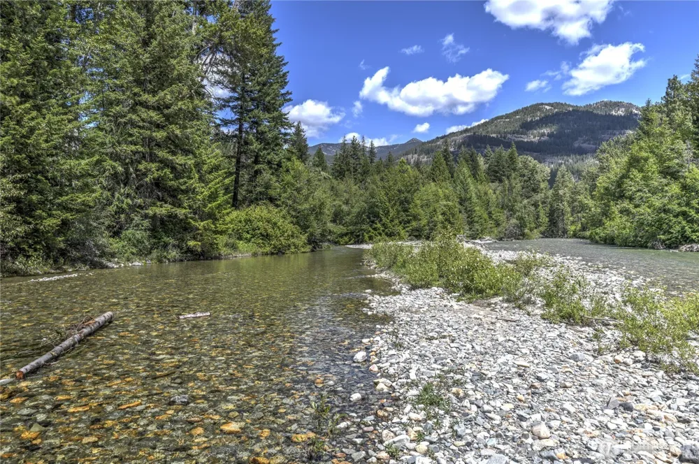 19 A and B Two Rivers Road Mazama, WA 98833