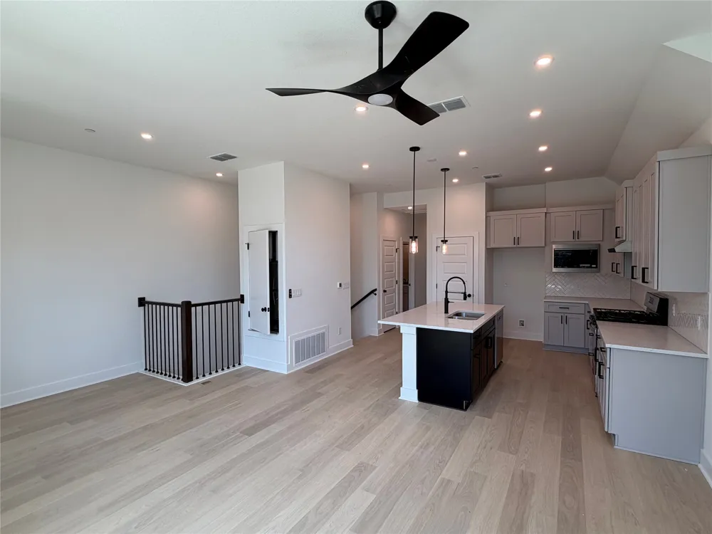 200 W 56th Street #8104 Austin, TX 78751