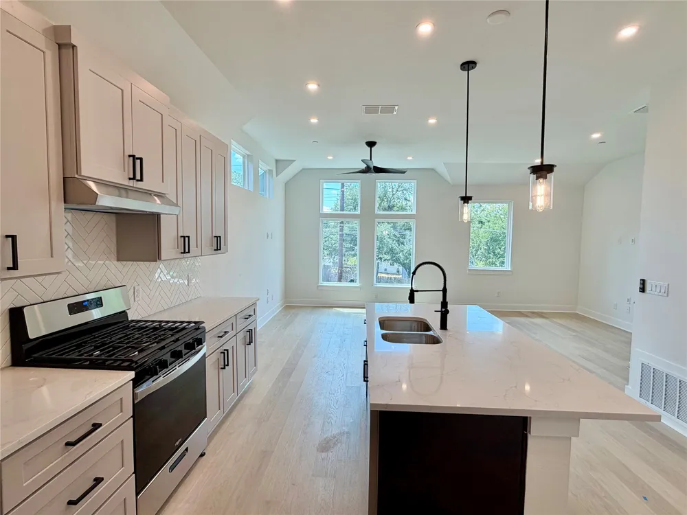200 W 56th Street #8104 Austin, TX 78751