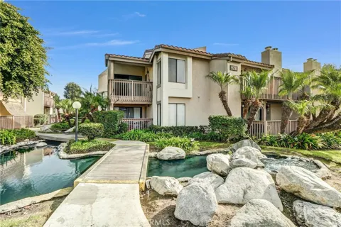 4791 LAGO DRIVE #200