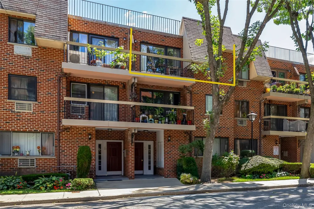 7111 Sutton Place #3 Fresh Meadows, NY 11365
