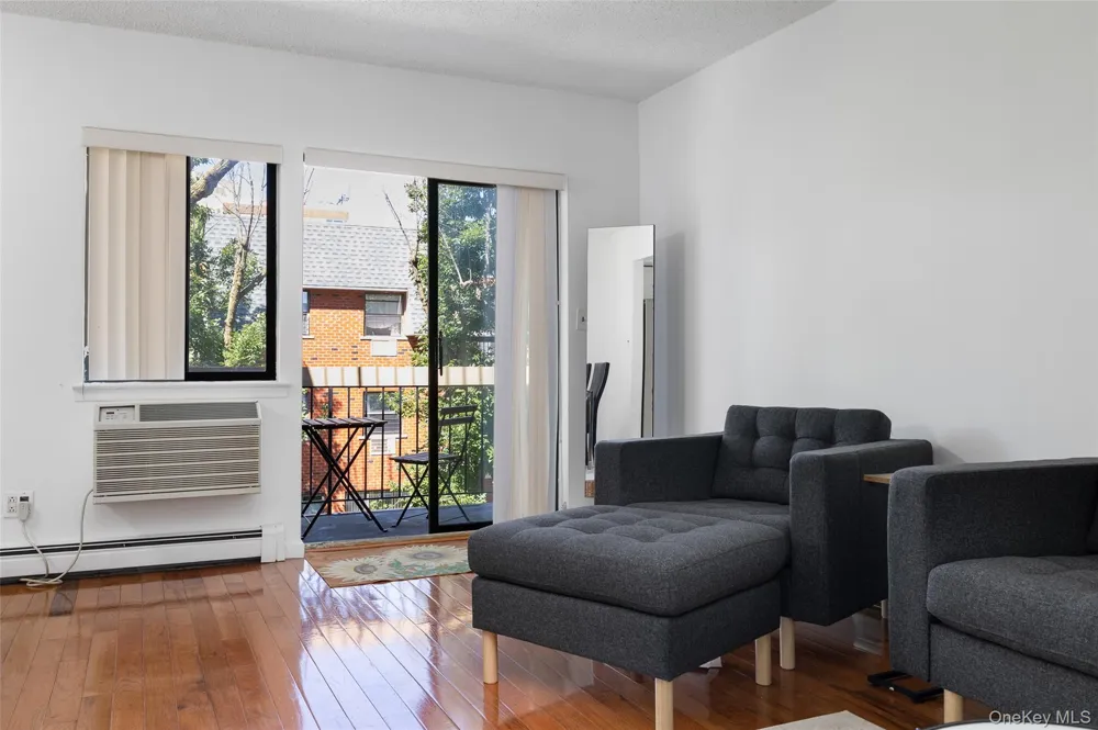 7111 Sutton Place #3 Fresh Meadows, NY 11365