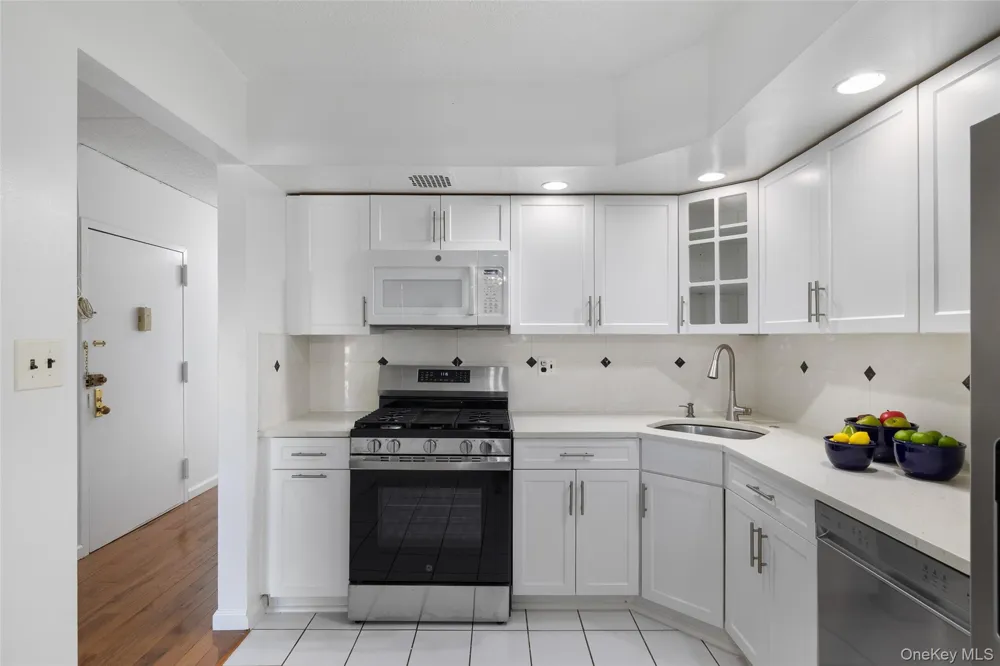7111 Sutton Place #3 Fresh Meadows, NY 11365