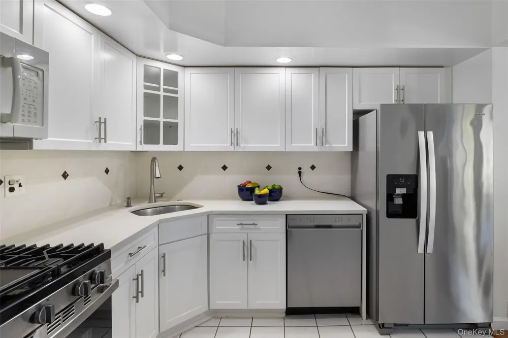 7111 Sutton Place #3 Fresh Meadows, NY 11365