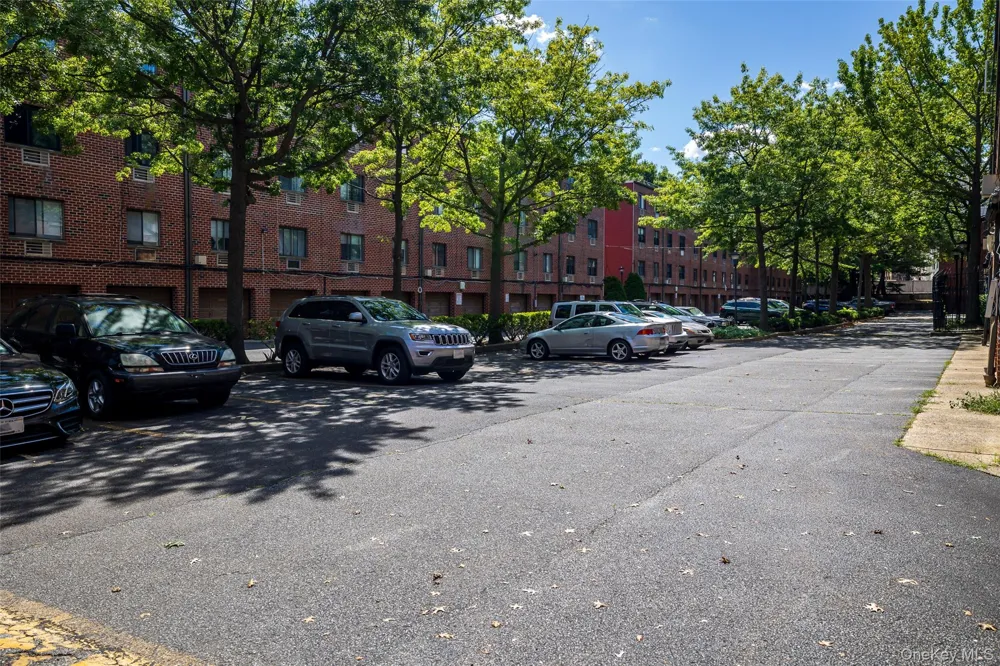 7111 Sutton Place #3 Fresh Meadows, NY 11365