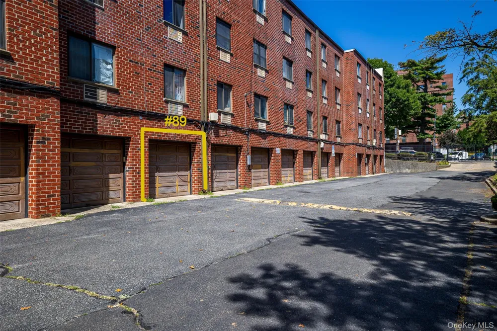 7111 Sutton Place #3 Fresh Meadows, NY 11365
