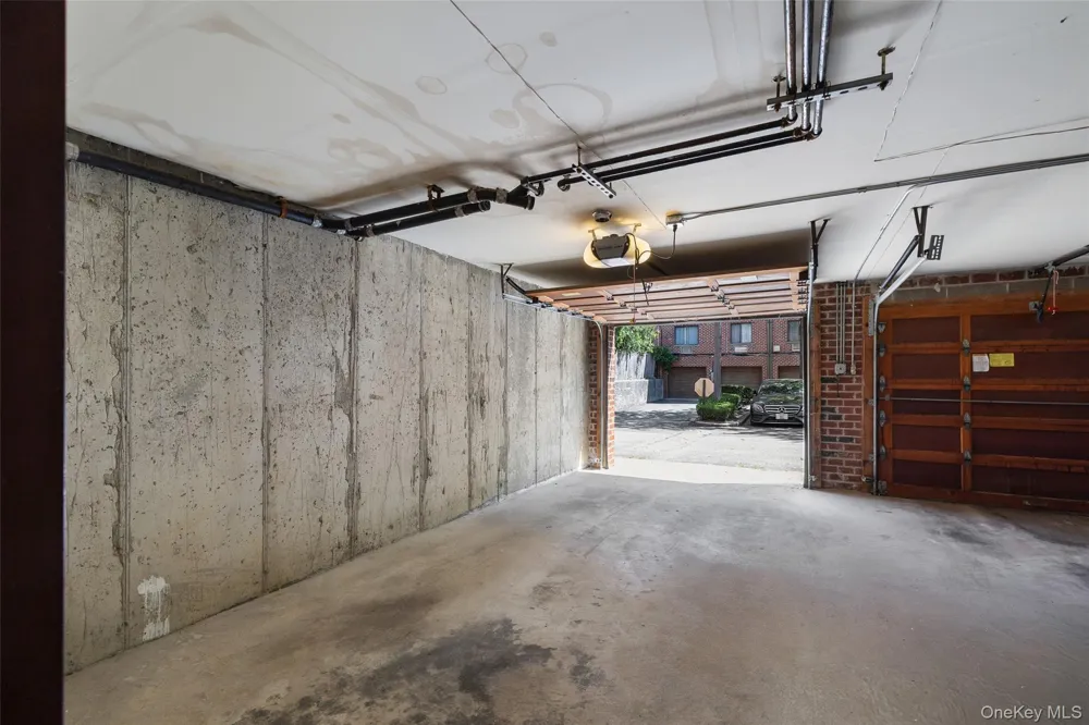 7111 Sutton Place #3 Fresh Meadows, NY 11365