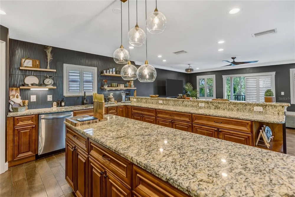 6812 S KISSIMMEE STREET Tampa, FL 33616