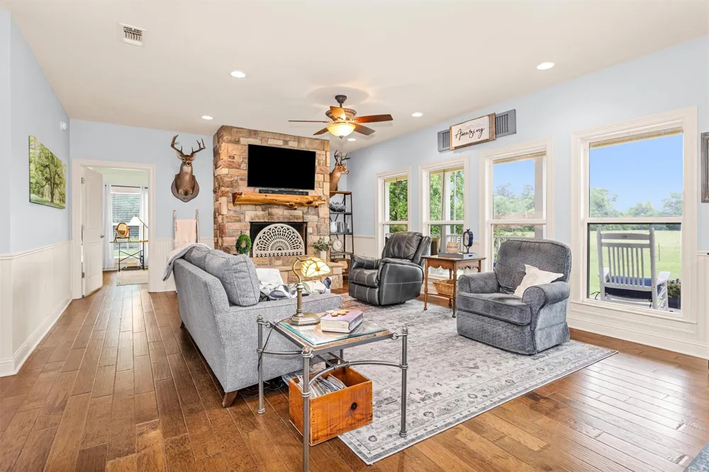 10 Hogg Extension Kennard, TX 75847