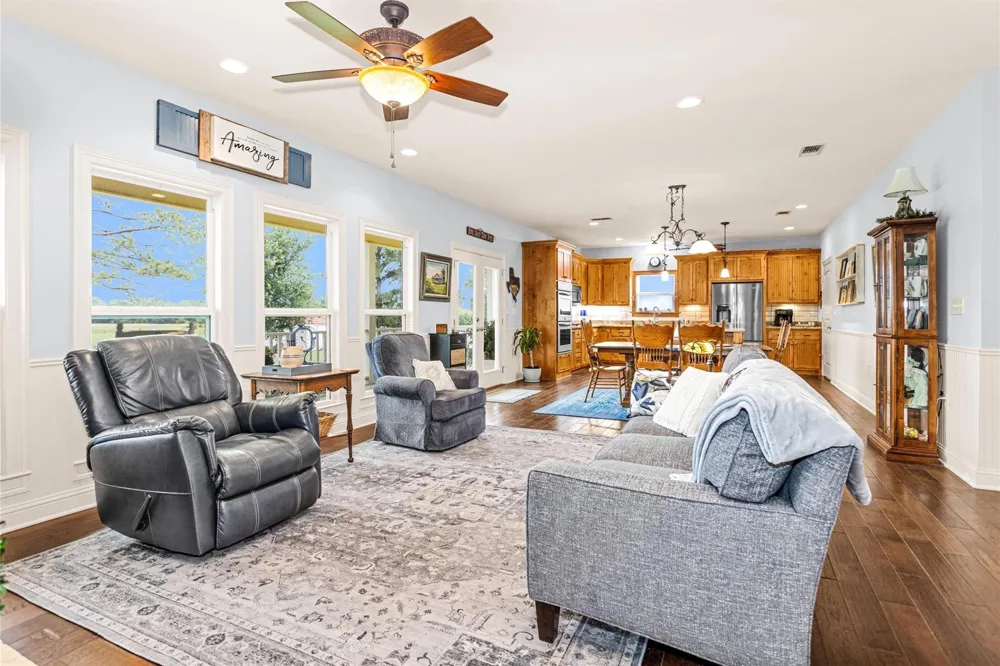 10 Hogg Extension Kennard, TX 75847