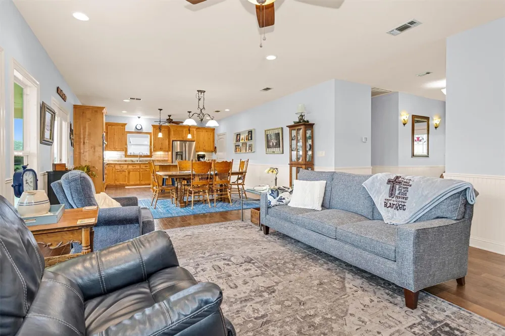 10 Hogg Extension Kennard, TX 75847