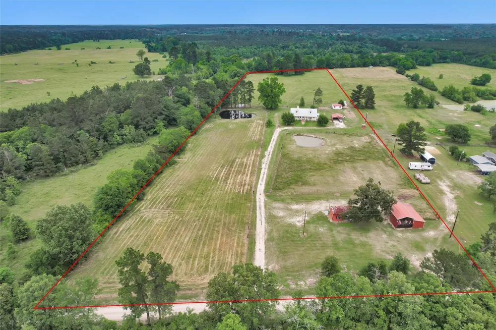 10 Hogg Extension Kennard, TX 75847
