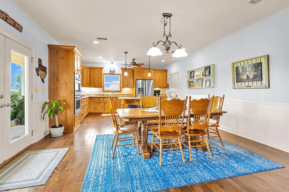 10 Hogg Extension Kennard, TX 75847