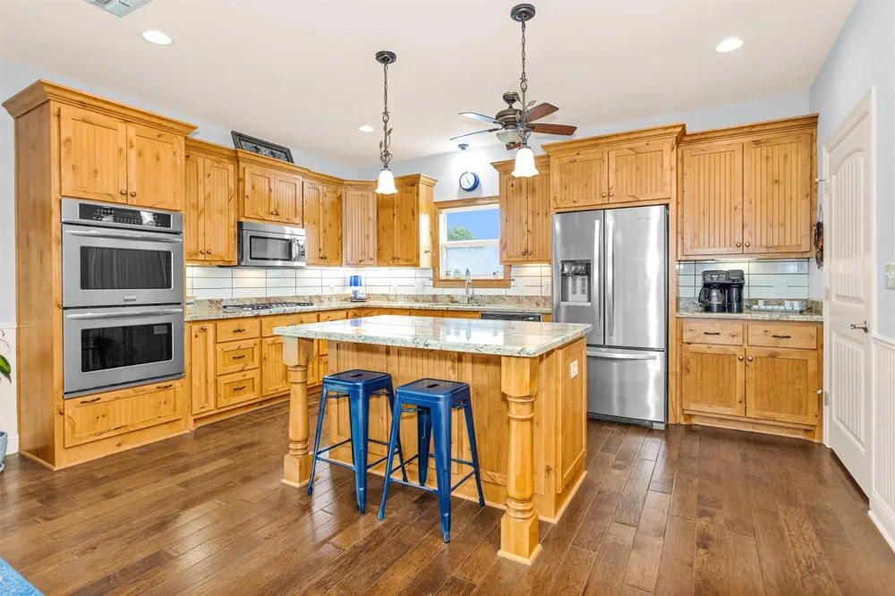10 Hogg Extension Kennard, TX 75847