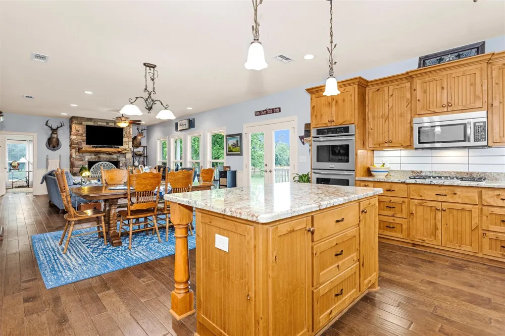 10 Hogg Extension Kennard, TX 75847