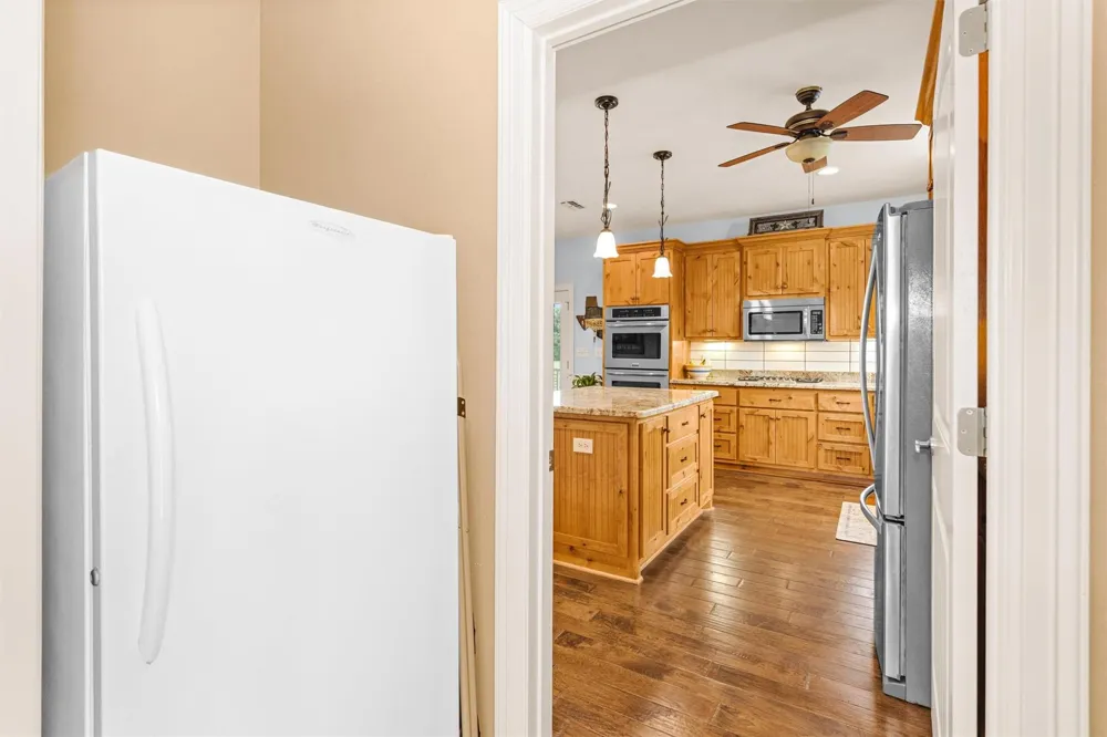 10 Hogg Extension Kennard, TX 75847