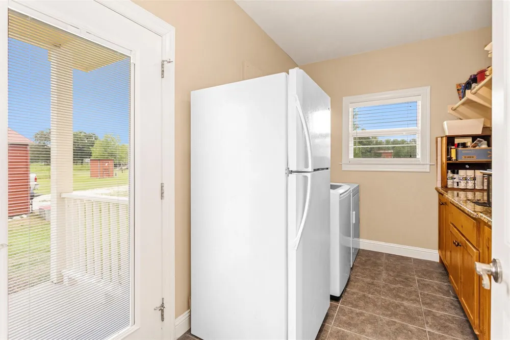 10 Hogg Extension Kennard, TX 75847