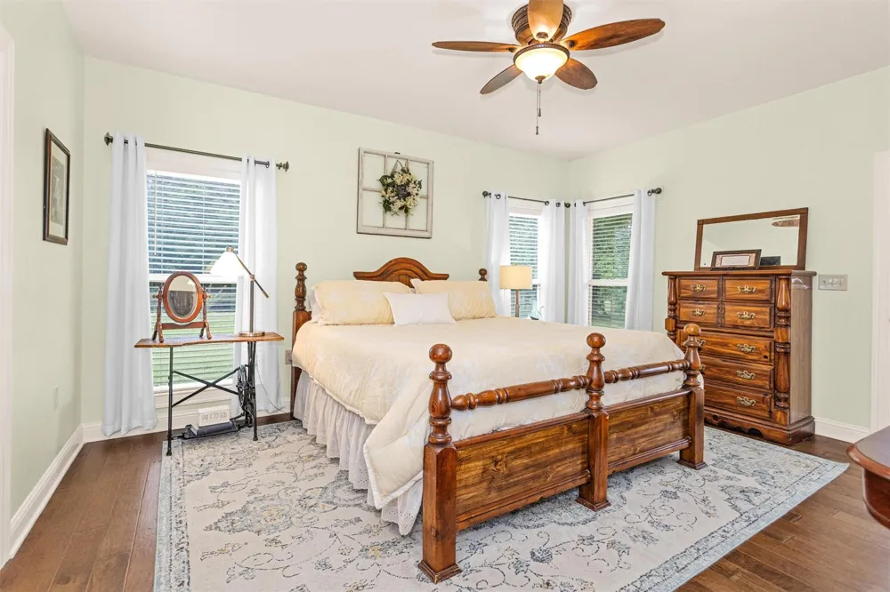 10 Hogg Extension Kennard, TX 75847
