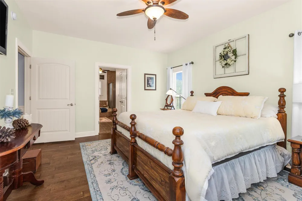 10 Hogg Extension Kennard, TX 75847
