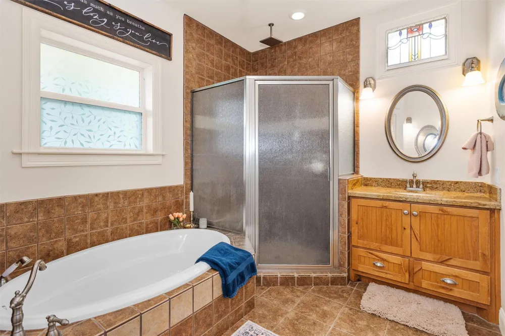 10 Hogg Extension Kennard, TX 75847