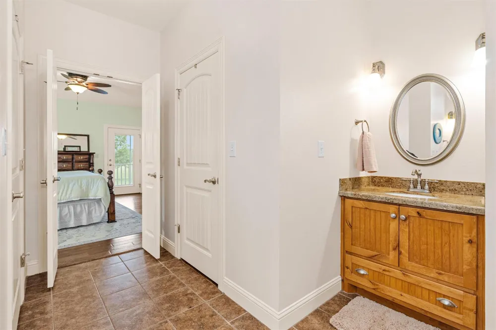 10 Hogg Extension Kennard, TX 75847